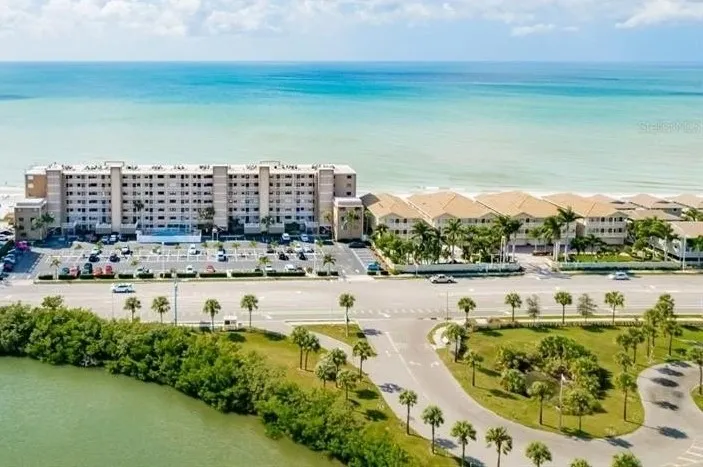 Condo building showing the easy accessibility to highway from Tampa